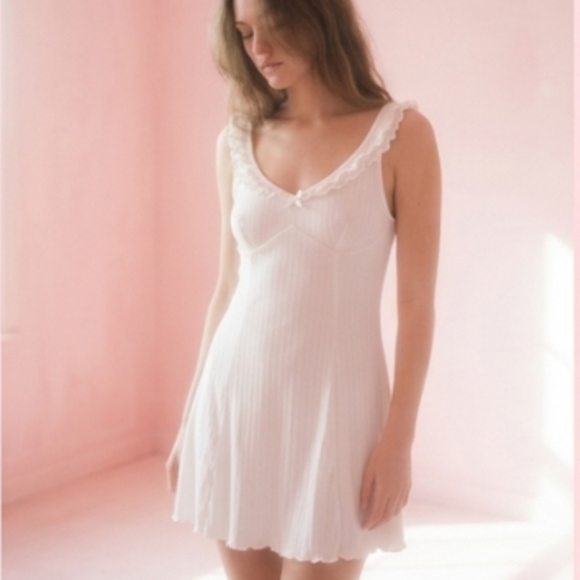 Dresses & Skirts - White Feminine Ruffle Collar Dress